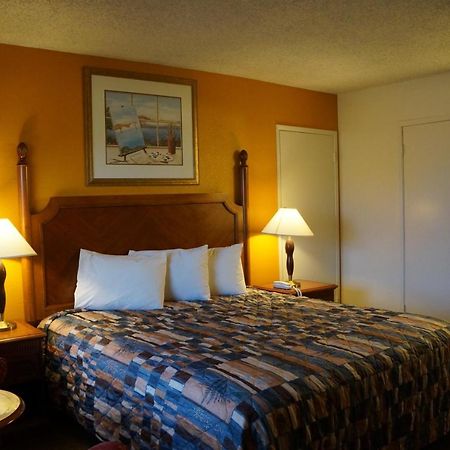 Classic Inn Ред Блъф Екстериор снимка
